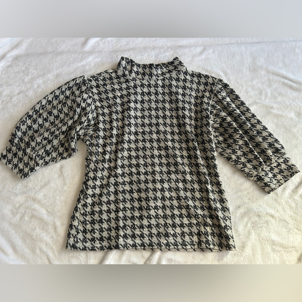 Classic houndstooth mock neck bubble sleeve shirt